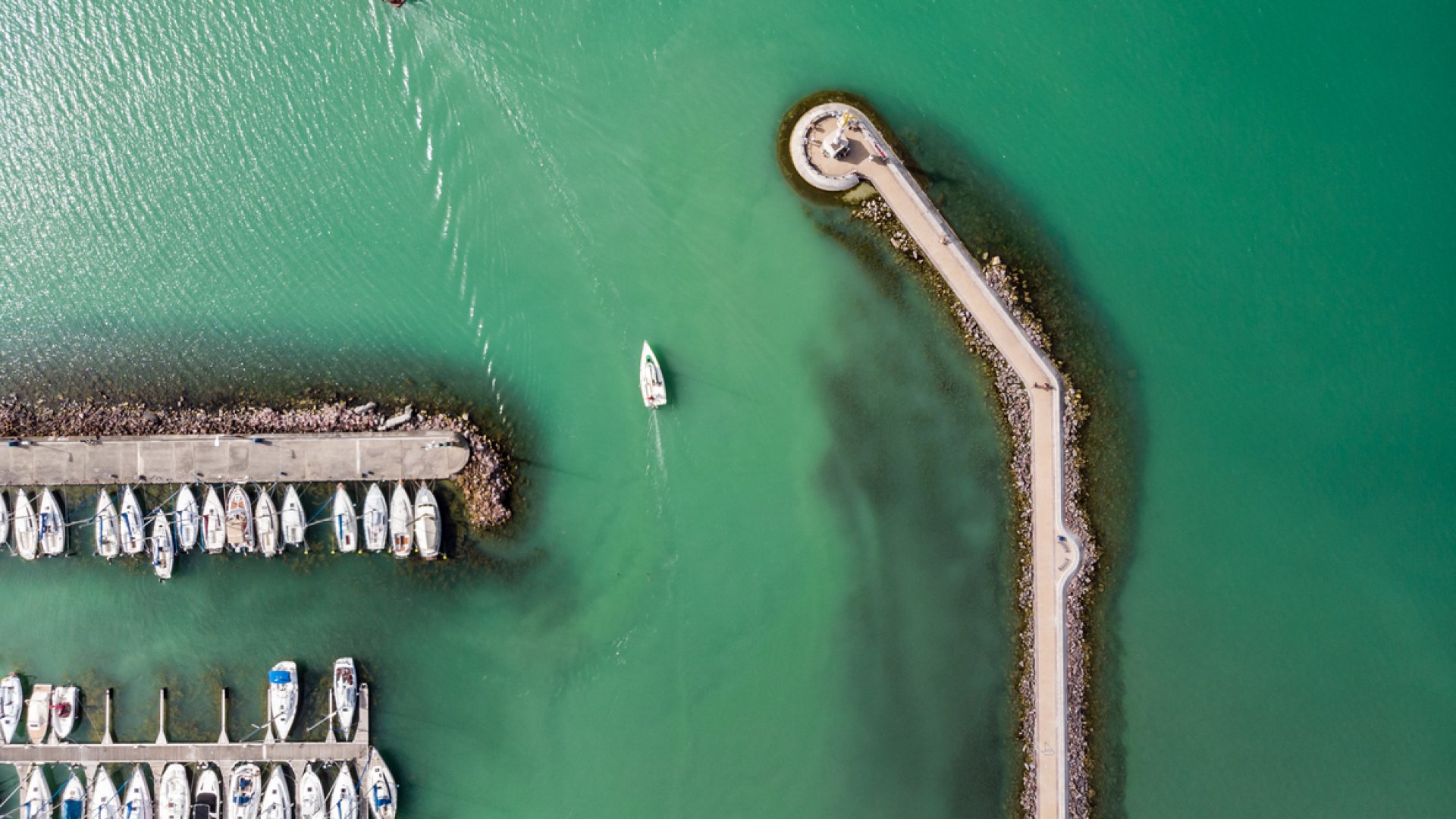 Miért választják a vagyonosabb rétegek újra a Balatont?